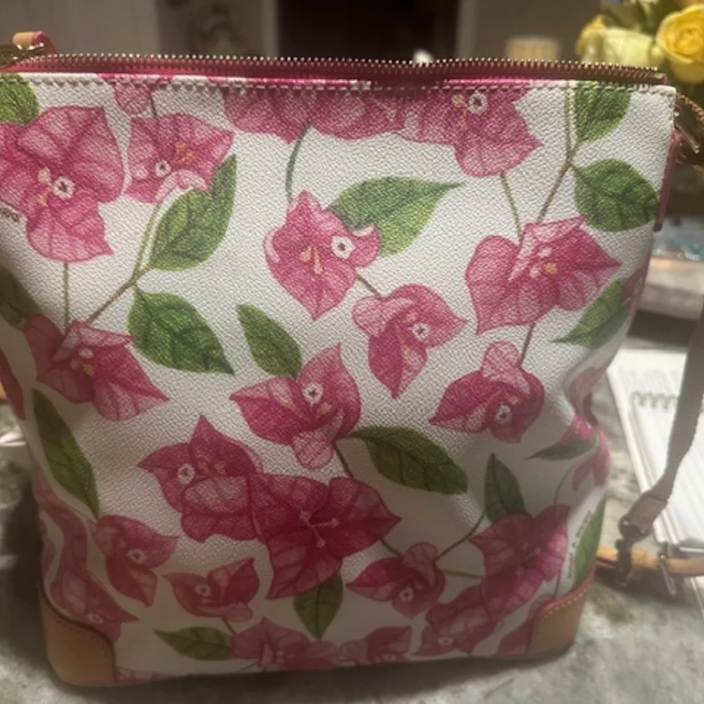Dooney and Bourke BRAND NEW/RARE FLORAL FUSCHIA Pattern Crossbody Bag! - Picture 9 of 16
